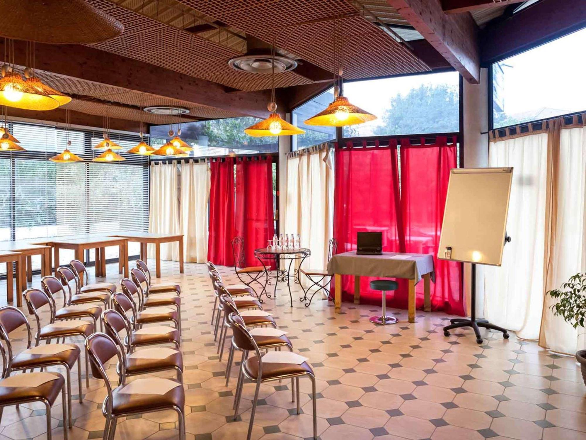 Ibis Budget Saint Christol Les Ales Exterior photo
